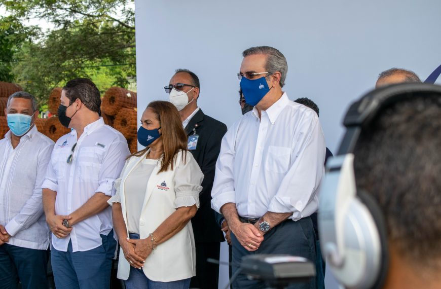 Abinader anuncia partida de 500 millones de pesos para terminar construcción Hospital Regional en SFM.