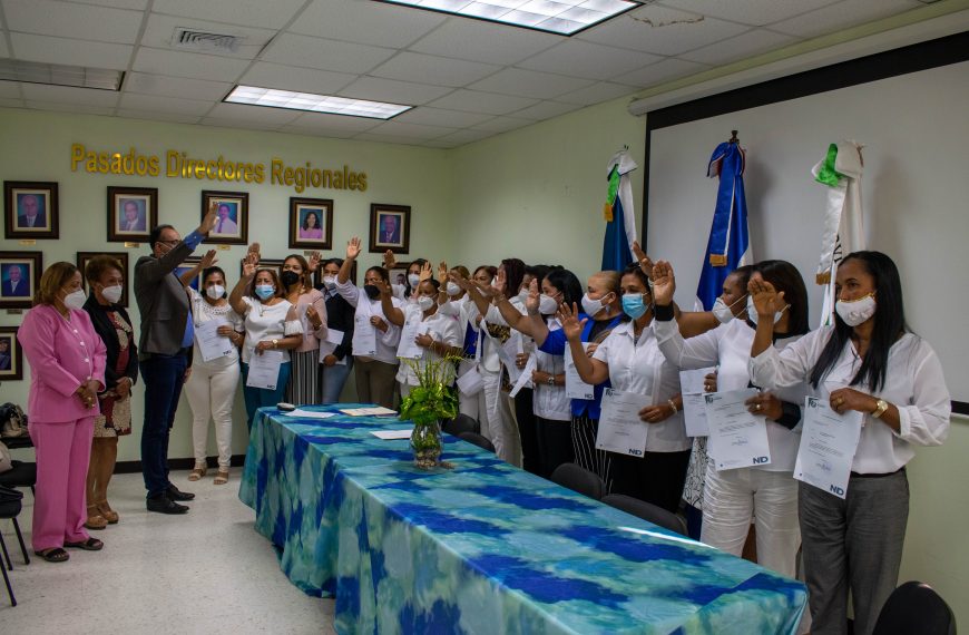 Director del SRSN juramenta nuevas encargas de Enfermería en hospitales de Duarte y Hermanas Mirabal