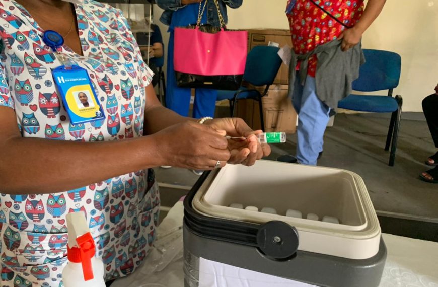 Más de 700 médicos y enfermeras se han vacunado contra el COVID-19 en SRS Nordeste