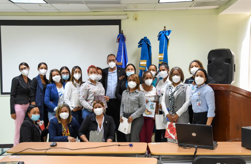 Director del SRSND felicita las secretarias en su día