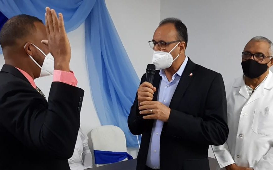 Juramentan nuevo director del hospital Alberto Gautreaux de Sánchez