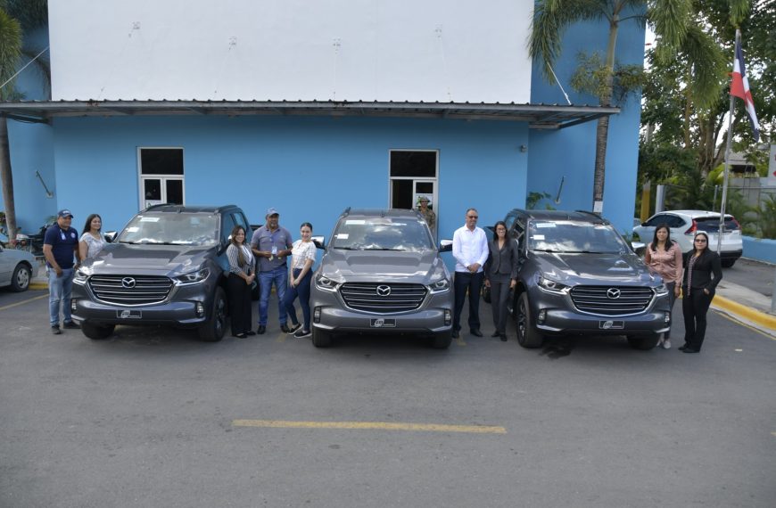 SRSND adquiere tres modernos vehículos para mejorar servicios de transporte