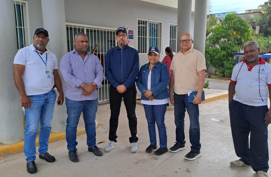 Titular del SRSND verifica abastecimiento de medicamentos en hospitales durante Semana Santa