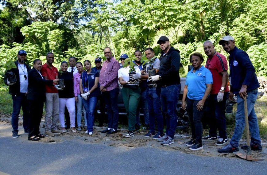 SRS Nordeste realiza “Jornada de reforestación en San Francisco de Macorís”