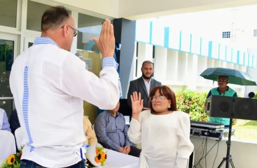 Juramentan la Dra. Villanueva como directora del hospital de Tenares