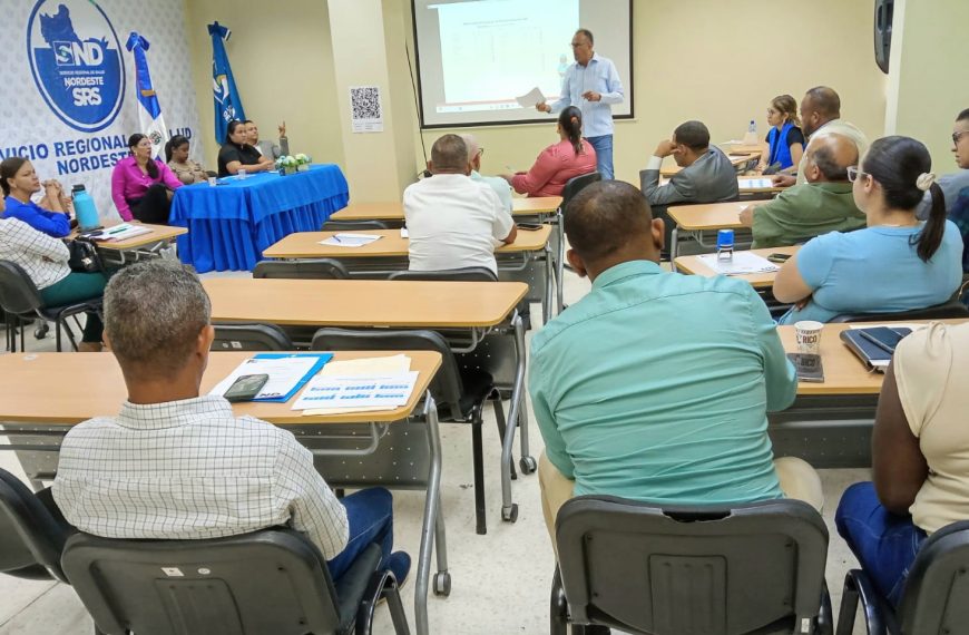 SRS Nordeste realiza encuentro con directores de los 22 hospitales