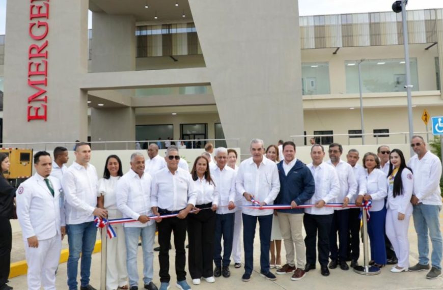 Presidente Abinader entrega moderno Hospital Regional Universitario Dr. Ángel María Gatón, con 329 camas