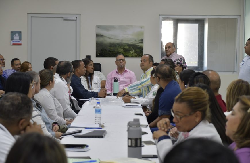 Titular del SRSCNE supervisa avance de trabajos del hospital Dr. &Aacute;ngel Mar&iacute;a Gat&oacute;n