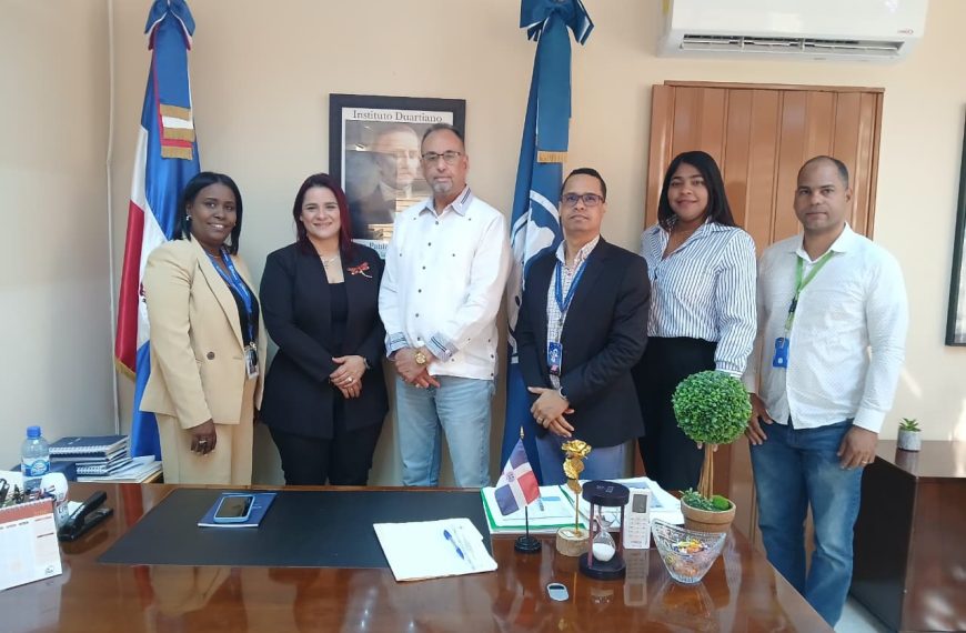 Director del SRSCNE recibe comisi&oacute;n de la DIGEIG como parte del proceso de asesor&iacute;a legal