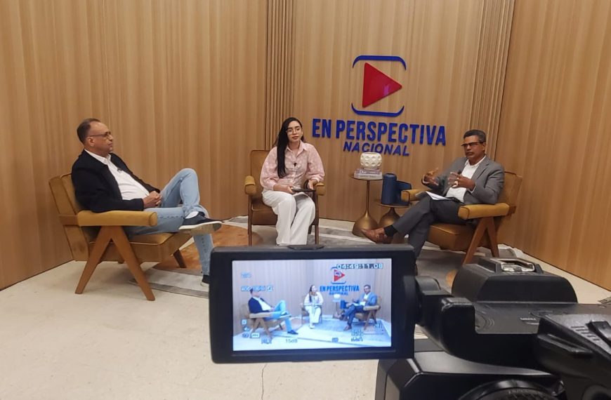 Dr. Rafael de Jes&uacute;s Rodr&iacute;guez destaca avances del SRSCNE en programa televisivo En Perspectiva Nacional